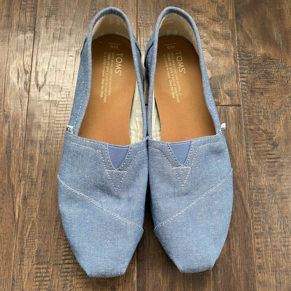 Chambray TOMS size 9